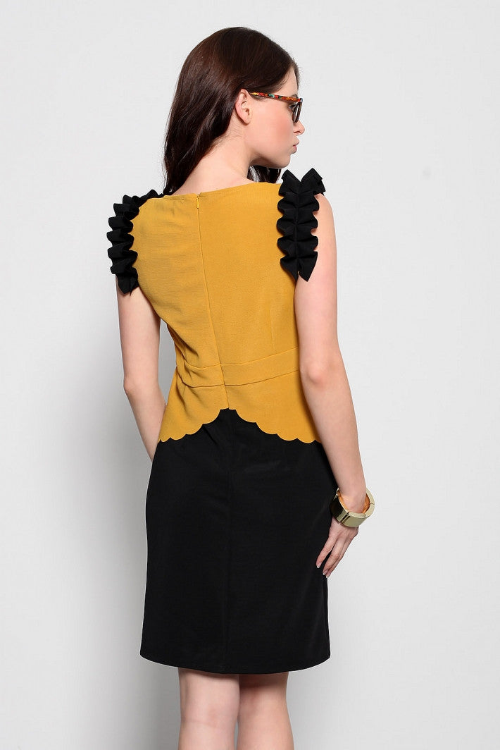 3920-1 Vest dress with decorative frills - Mustard